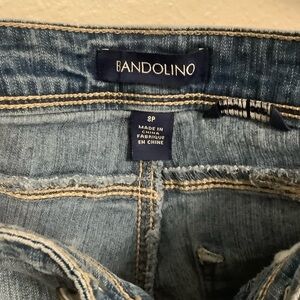 Bandolino Cropped Flower Jeans